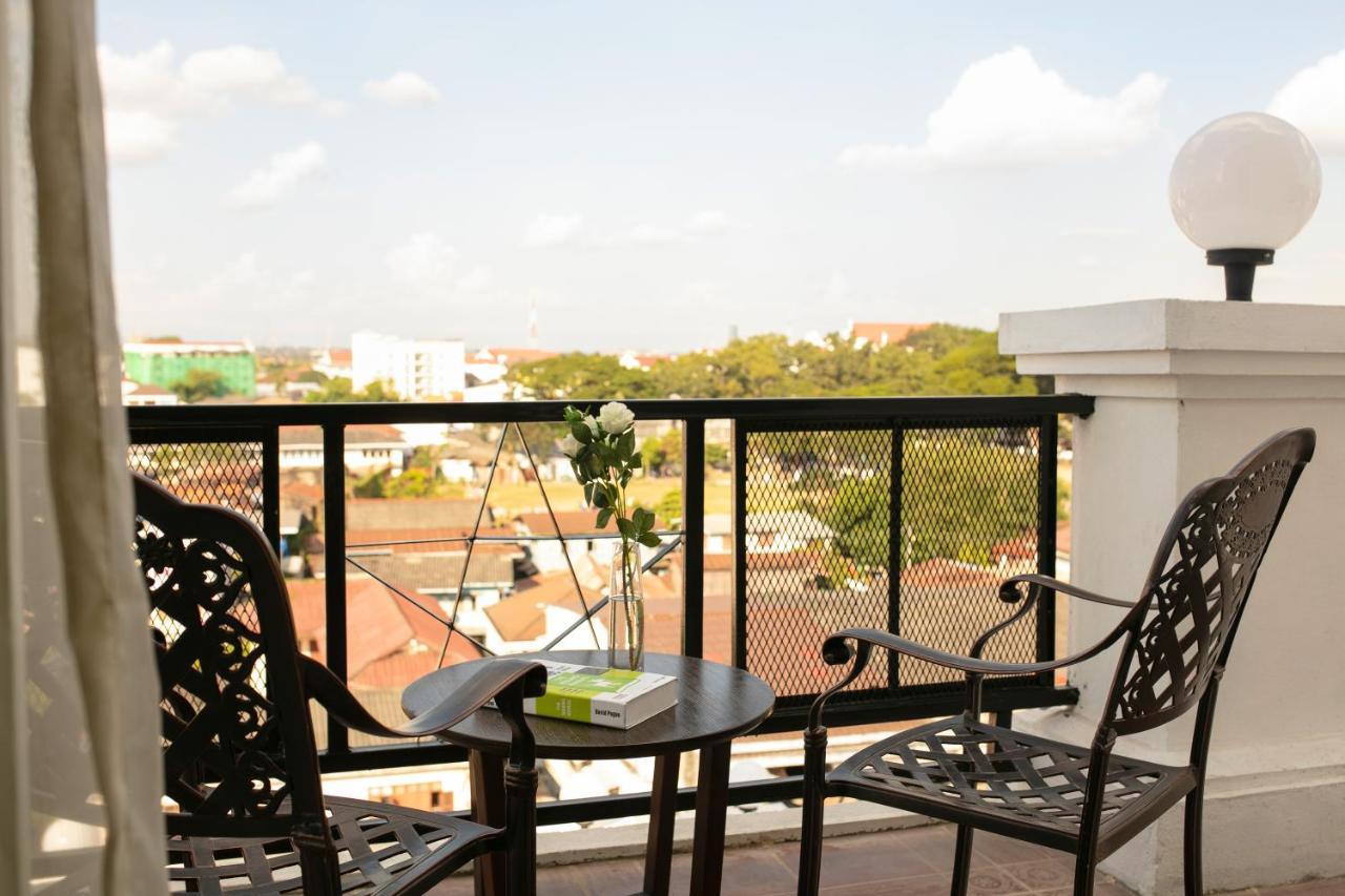 Azalea Parkview Hotel Vientiane Buitenkant foto